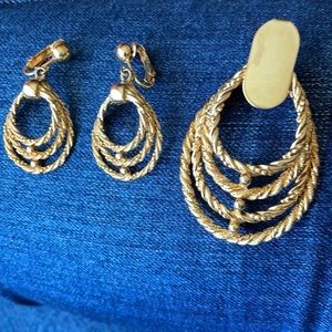 Vintage Sarah Cov pendant and earrings set